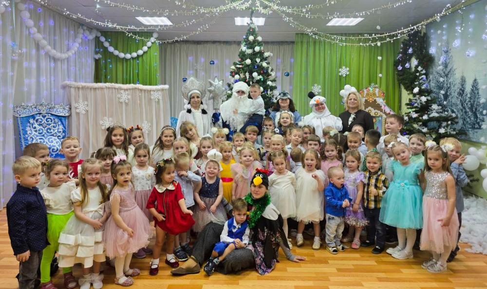 Новогоднее развлечение в детском саду: «Дед Мороз и Серый Волк»!